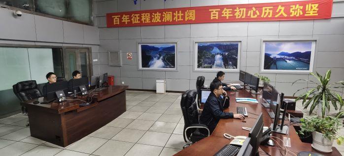 2、梯調(diào)中心中控室（楊柳 攝）